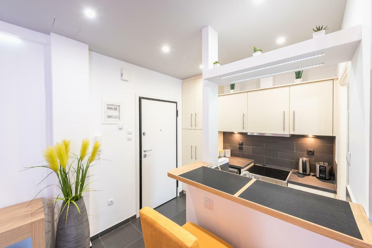 Acropolis Foothill Apartment Athens Ngoại thất bức ảnh